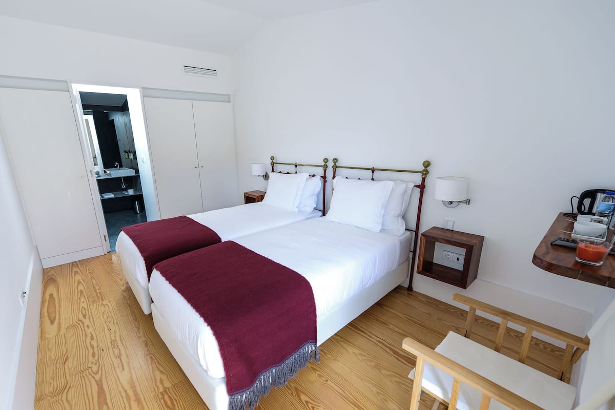 Insonorización, wifi gratis y ropa de cama