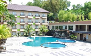 Outdoor pool - Hotel Nuansa Indah (Balikpapan)