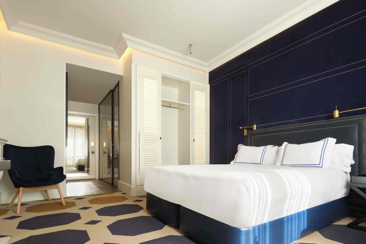 1 Schlafzimmer, hochwertige Bettwaren, Daunenbettdecken, Minibar