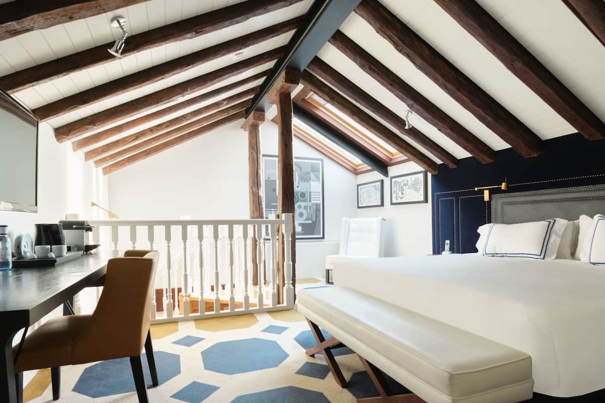 Junior-Suite | 1 Schlafzimmer, hochwertige Bettwaren, Daunenbettdecken, Minibar