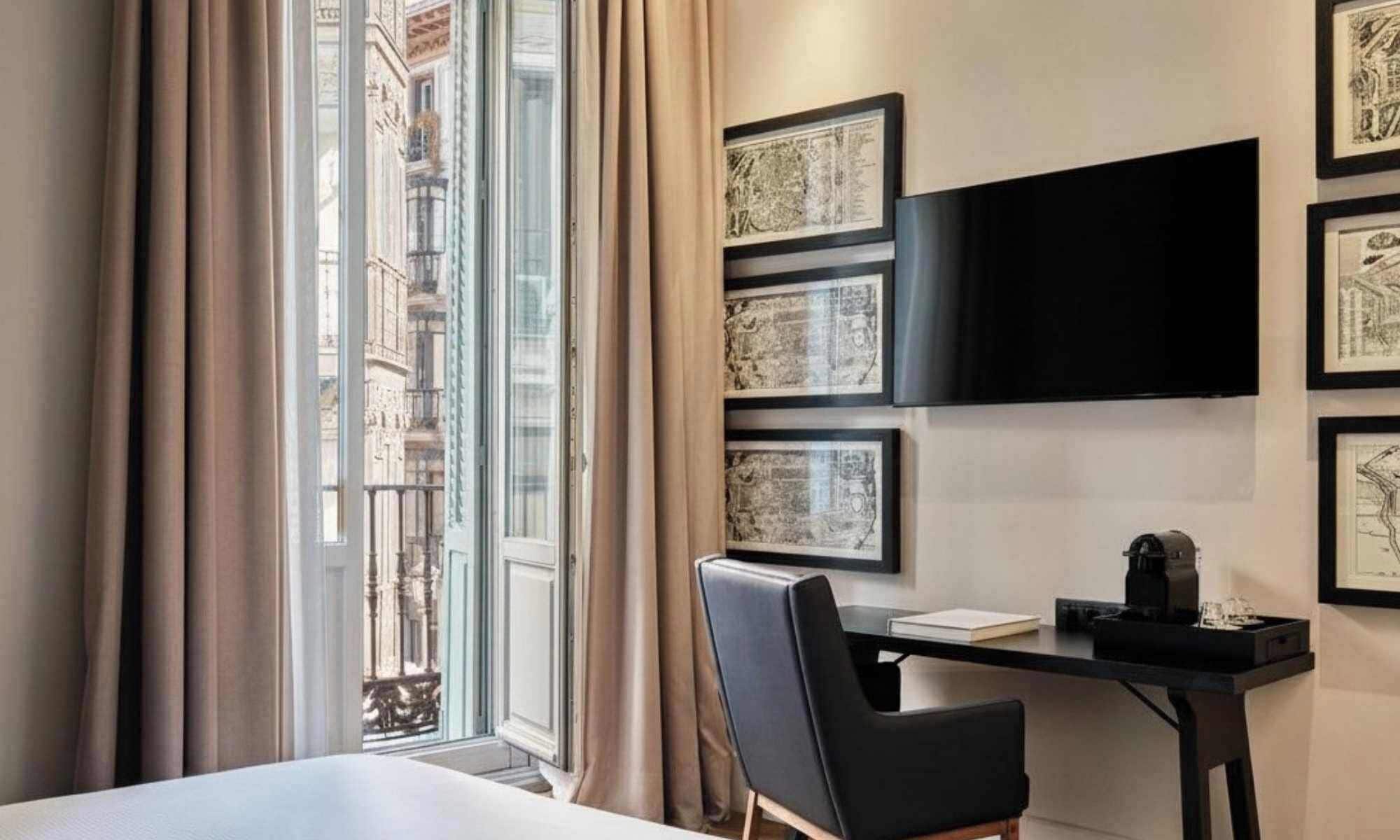 Donsdekens, een minibar, een kluis op de kamer, een bureau