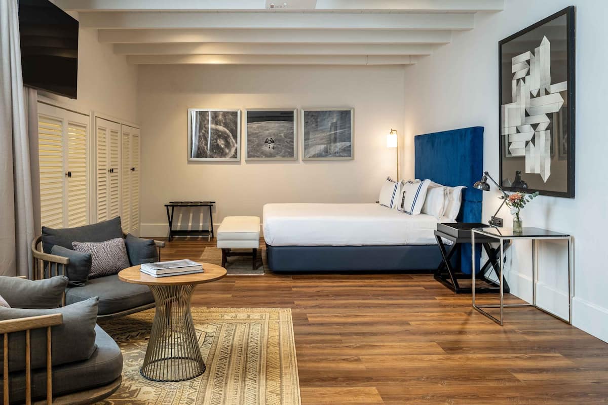 Suite Junior | Literie de qualité, couette en duvet, minibar, coffre-fort