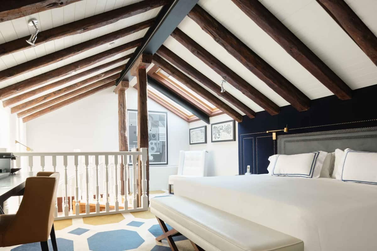 Room (Fabuloft | Single Use)