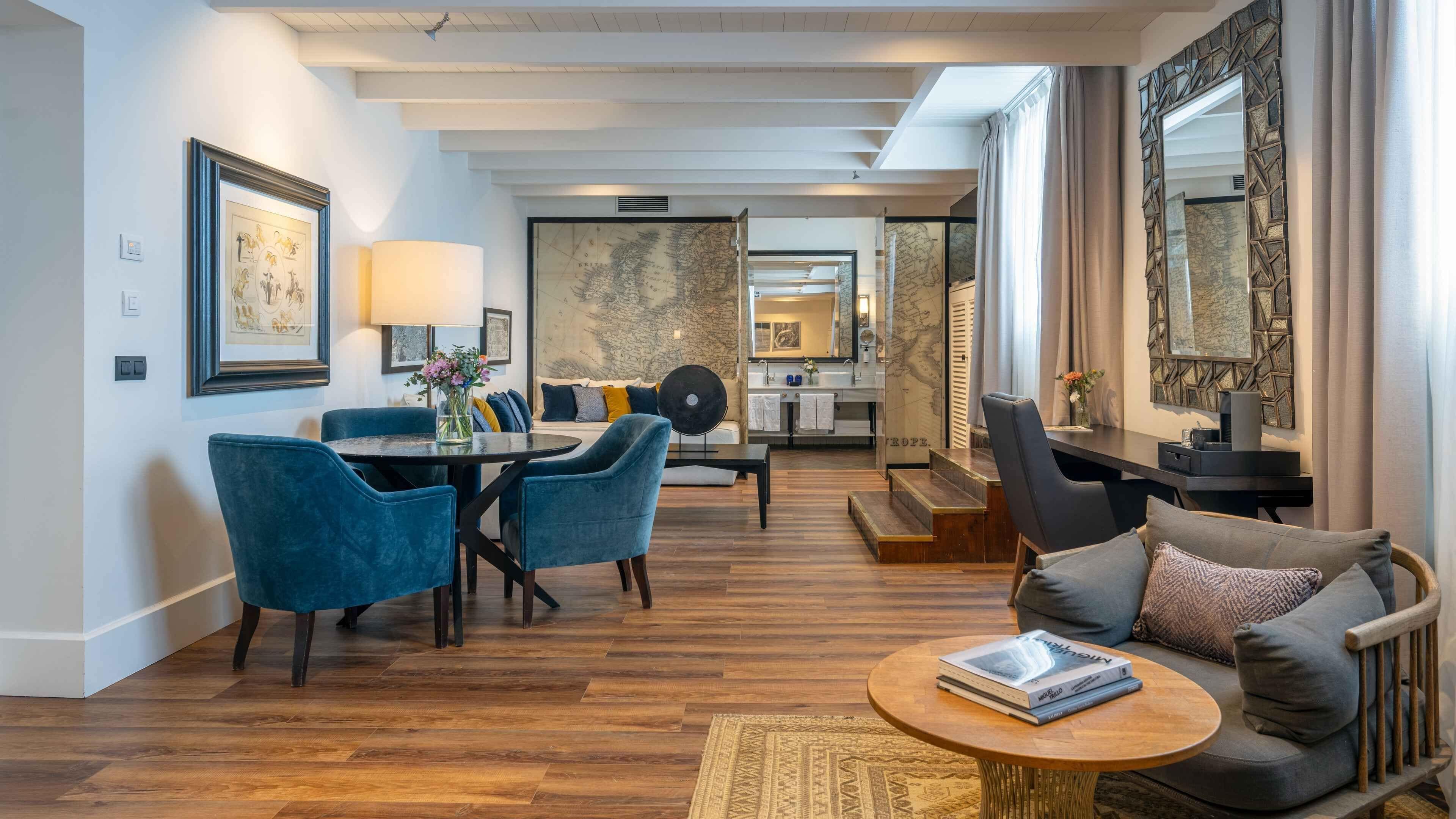 Donsdekens, een minibar, een kluis op de kamer, een bureau