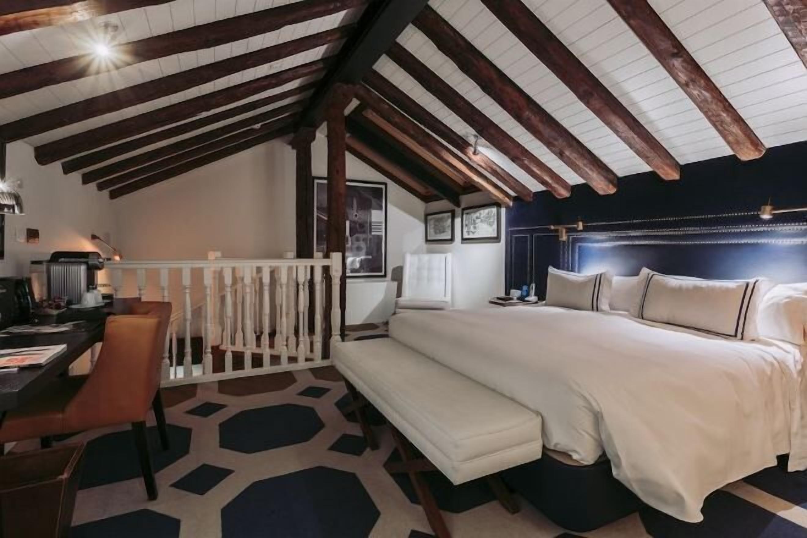Ropa de cama de alta calidad, cubrecamas y minibar 