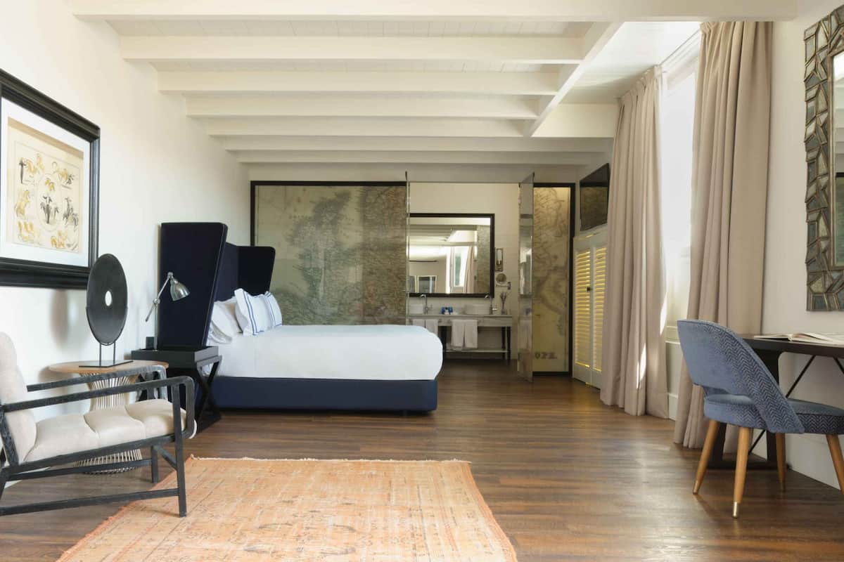 Suite junior | Ropa de cama de alta calidad, edredón y minibar