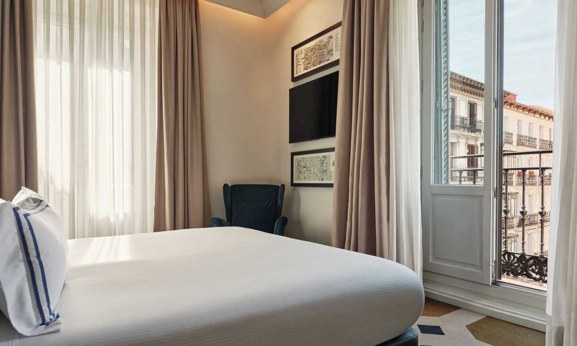 Down duvets, minibar, in-room safe, desk