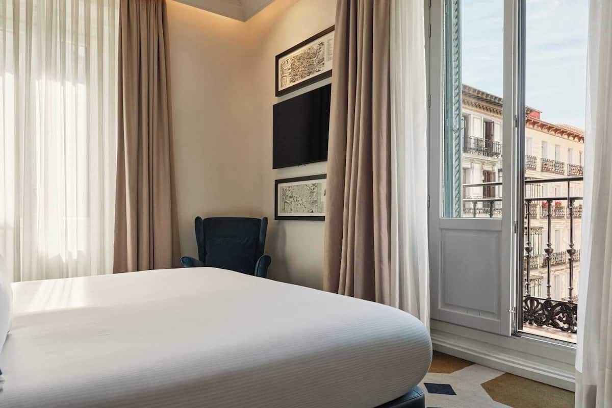 Down duvets, minibar, in-room safe, desk