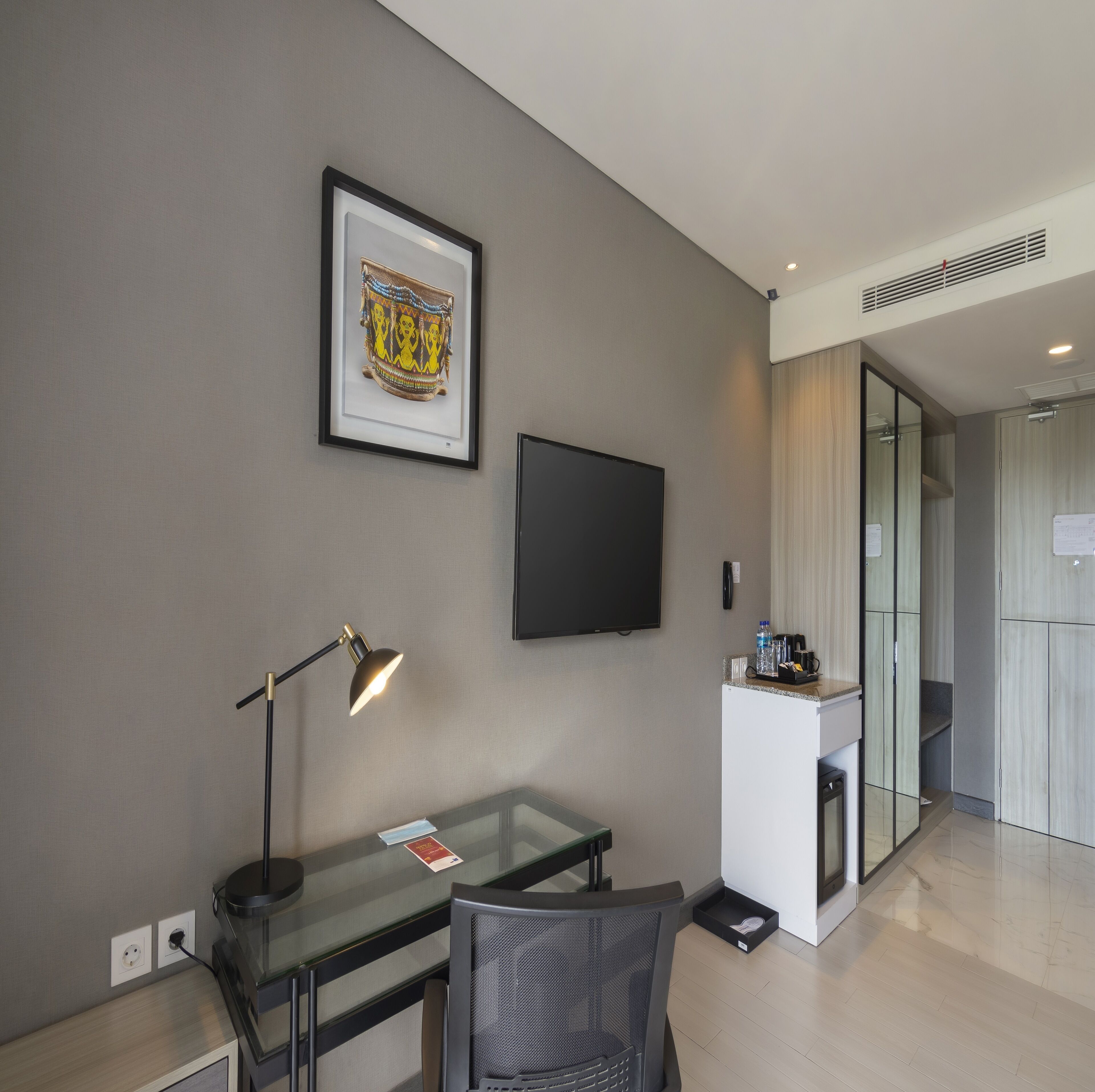 business twin room | 1 bedroom, minibar, in-room safe, desk