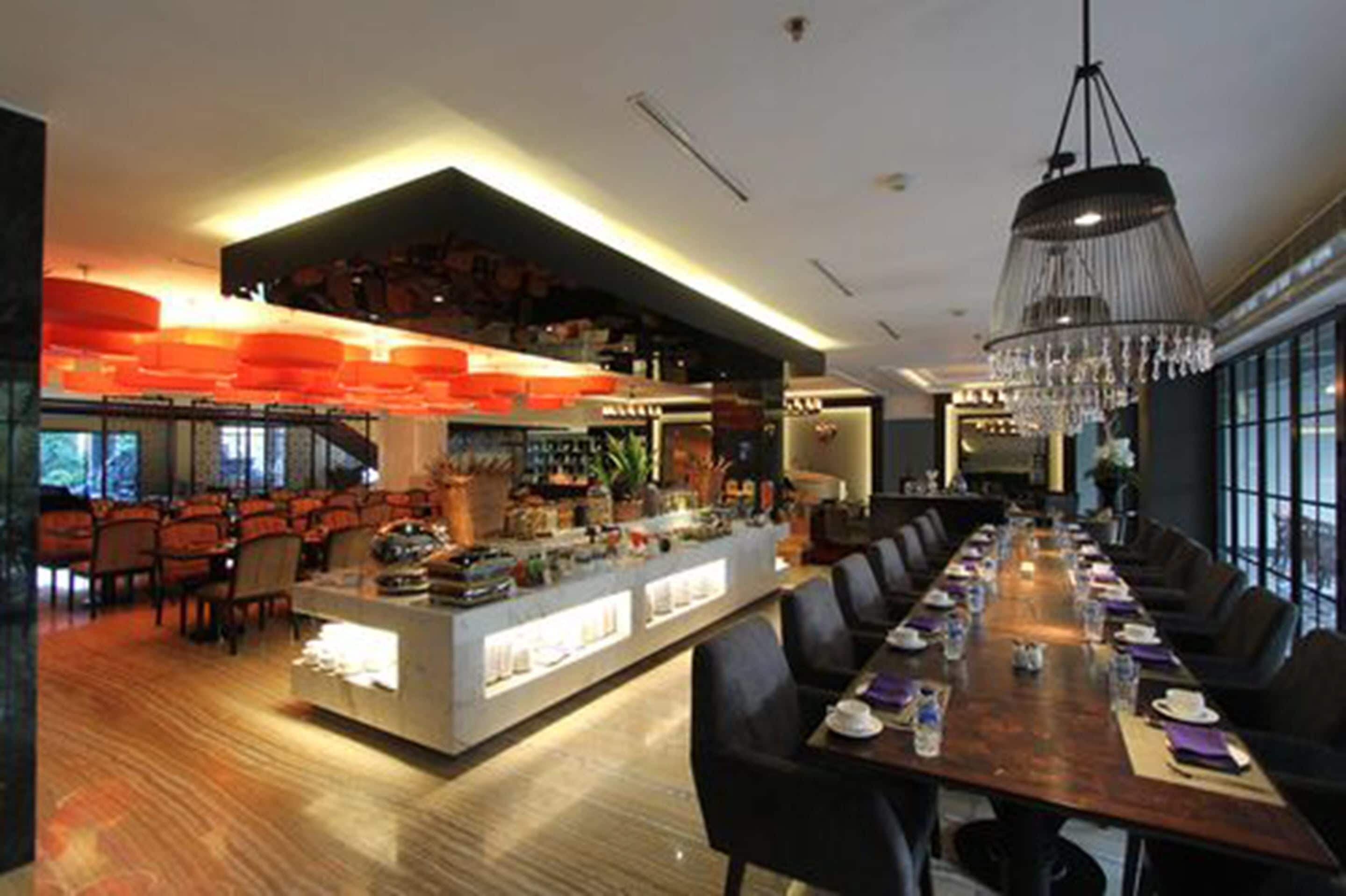 3 restaurants, international cuisine