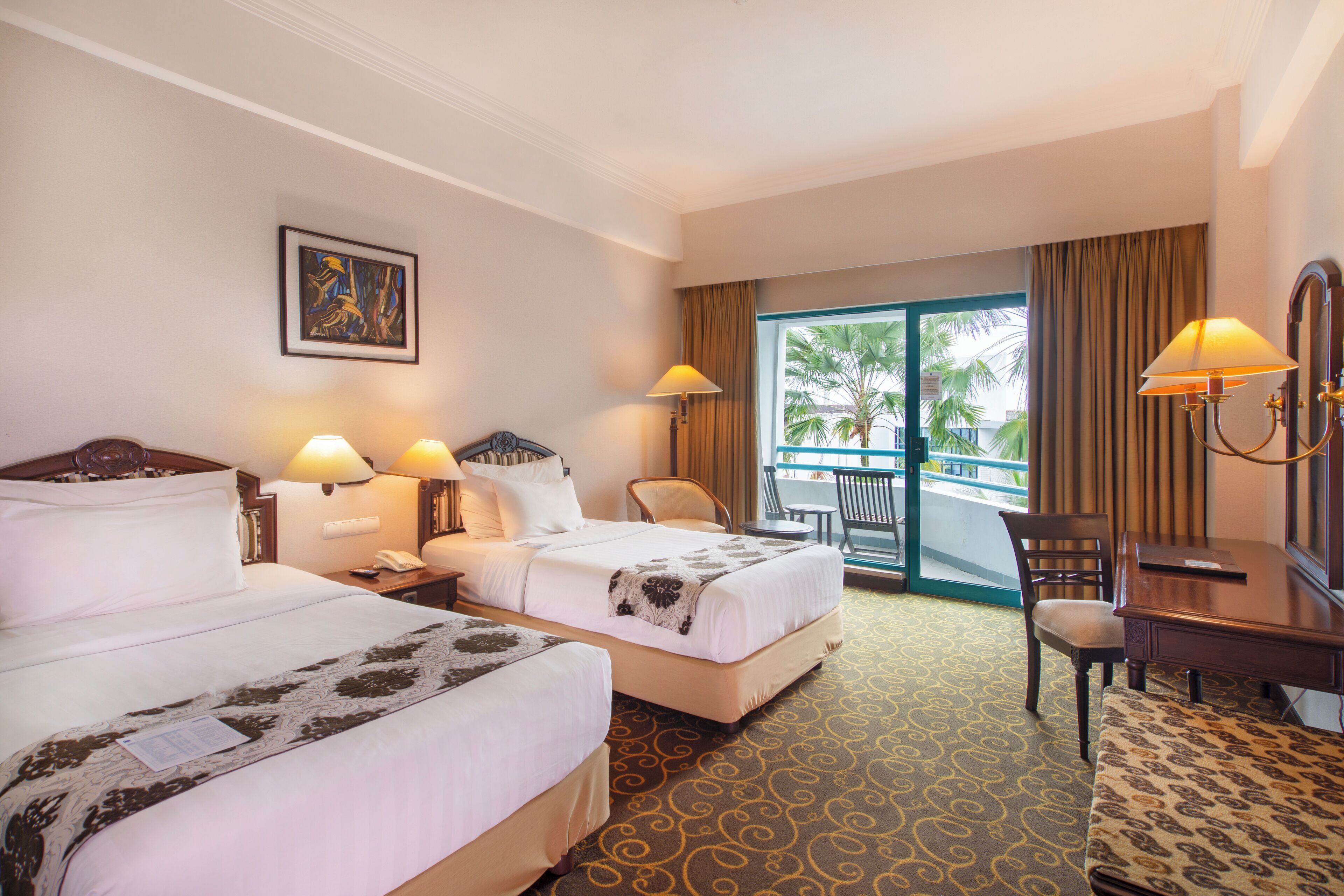 deluxe double room | 1 bedroom, minibar, in-room safe, desk