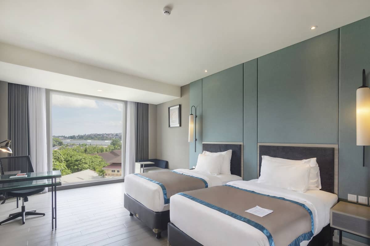 Deluxe Twin Room, 2 Twin Beds | Minibar, in-room safe, desk, free WiFi