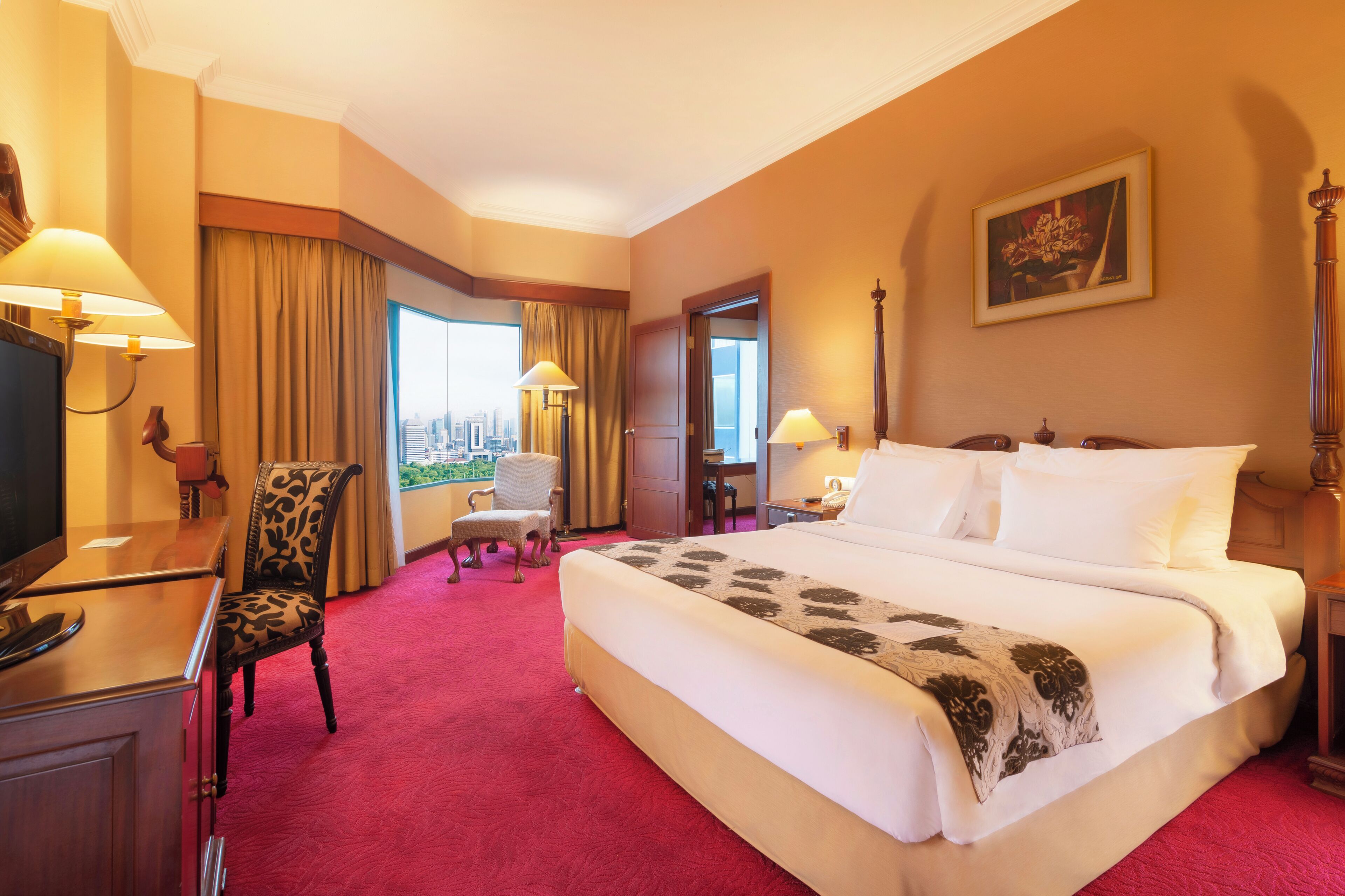 Suíte executiva, 1 cama de casal | Cofres nos quartos, escrivaninha, espaço de trabalho para notebook