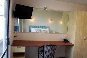 สแตนดาร์ดสตูดิโอ | โต๊ะทำงาน, เตารีด/โต๊ะรีดผ้า, เปล/เตียงเด็กอ่อน, Wi-Fi ฟรี