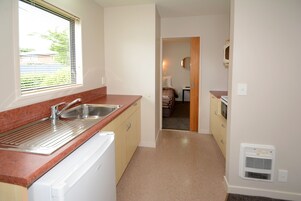 One Bedroom Executive Suite | Cozinha privada | Geladeira, micro-ondas, chaleira elétrica, torradeira