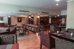 บริการอาหารเช้า อาหารกลางวัน อาหารเย็น, อาหารนานาชาติ