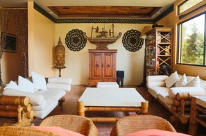 3 bars/lounges, poolside bar - Turtle Bay Dive Resort (Moalboal)