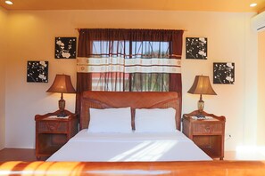 Garden View Deluxe Double | Minibar, in-room safe, desk, bed sheets - Turtle Bay Dive Resort (Moalboal)