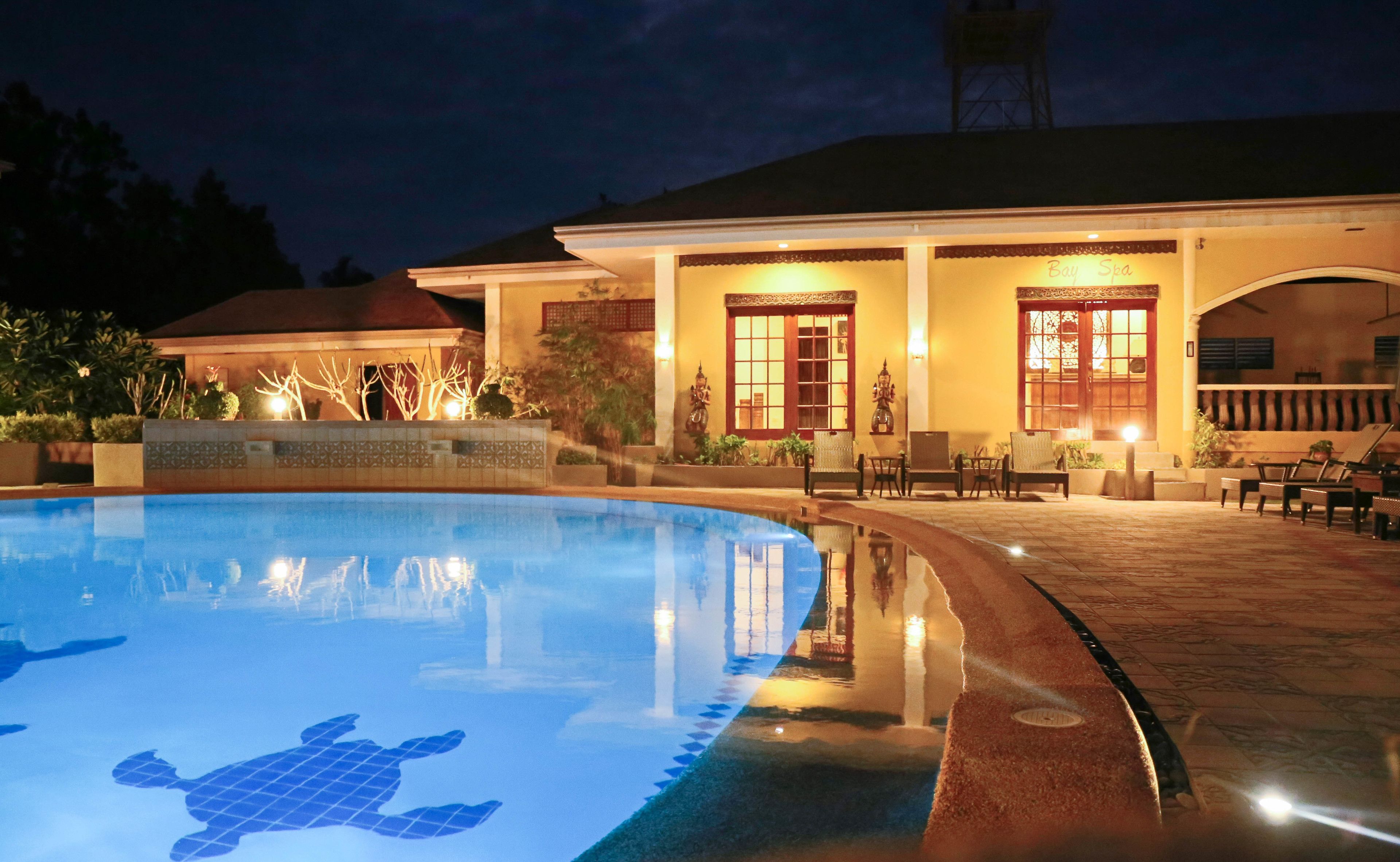 couples treatment room(s), sauna, body scrubs, facials