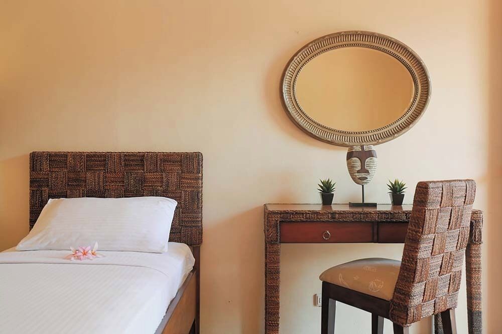 Deluxe Triple Room | Minibar, in-room safe, desk, bed sheets