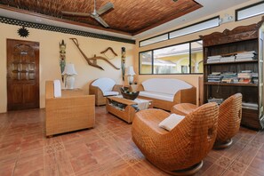 3 barer/lounger og bassengbar