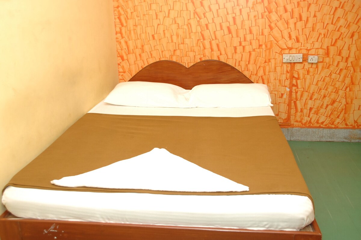 Standard Non AC Double Bedroom  | เครื่องนอนระดับพรีเมียม, เตียงเสริม, Wi-Fi ฟรี
