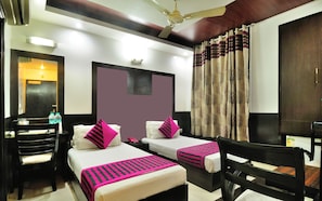 Family Room | Egyptian cotton sheets, premium bedding, pillowtop beds, in-room safe