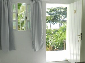 迷你吧、熨斗/熨衣板、免费 WiFi、床单