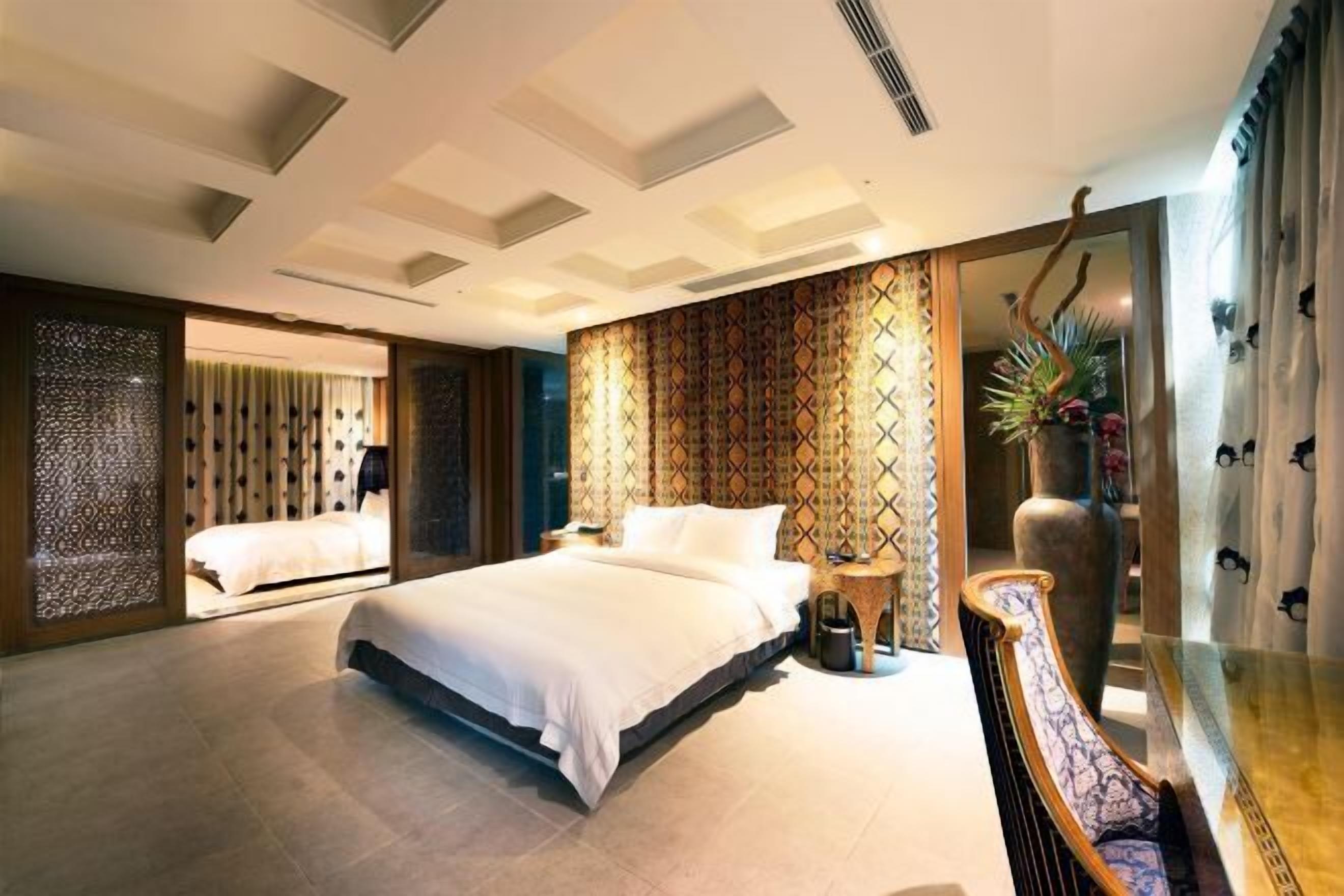 Couette en duvet d'oie, surmatelas, minibar, décoration personnalisée