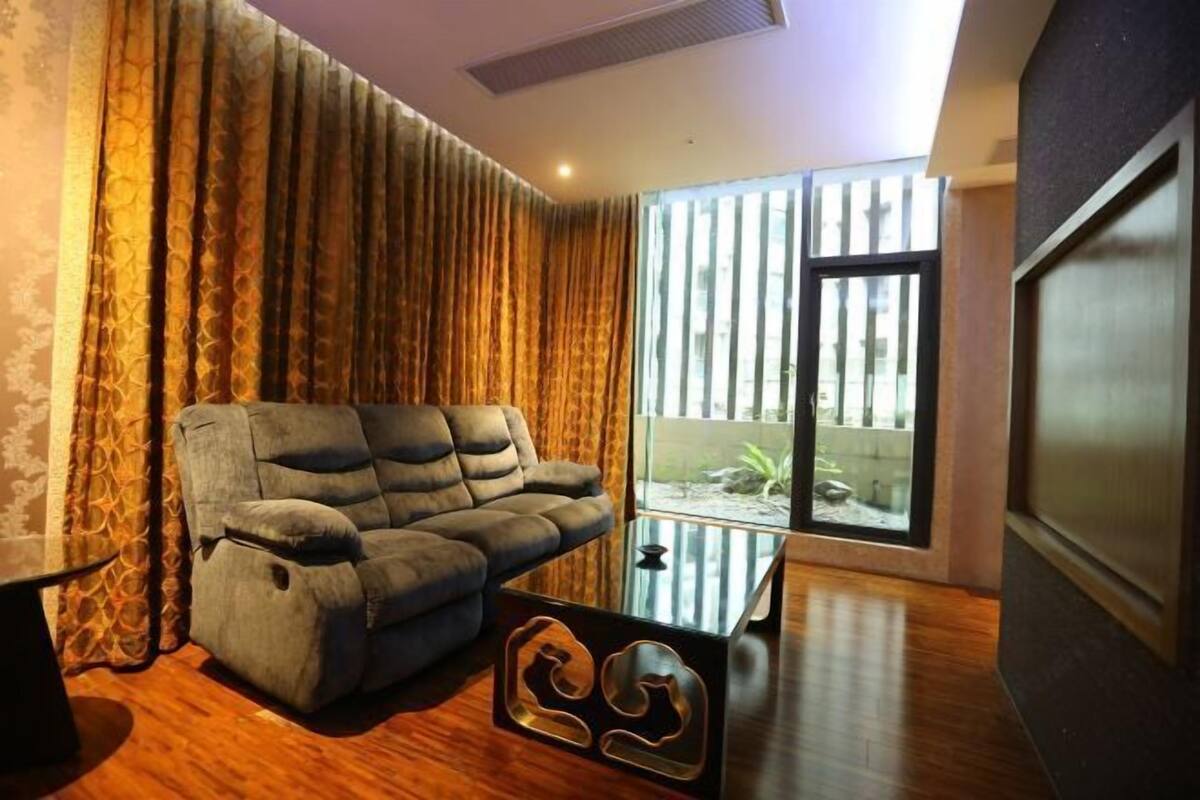 Área de estar | TV 42 polegadas com canais digitais