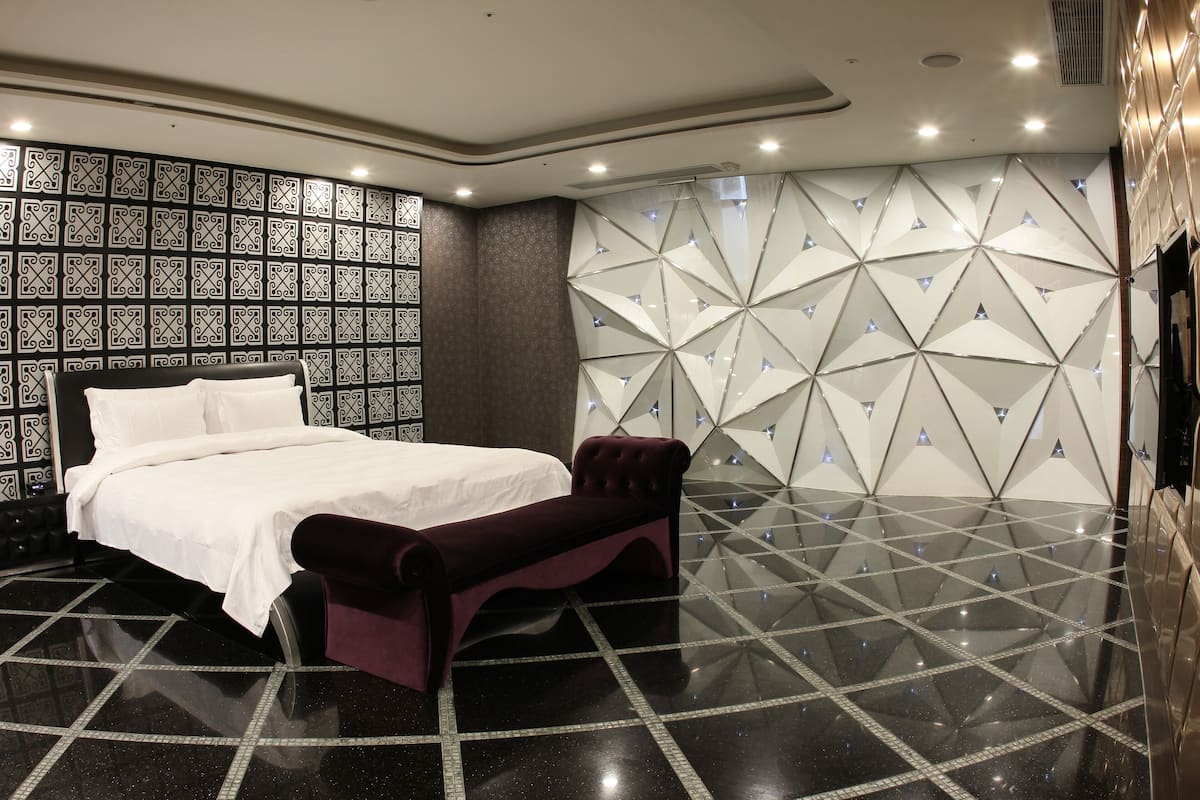 ห้องพักสำหรับสี่ท่าน | ผ้านวมขนเป็ด, เตียงพร้อมฟูกเสริมที่นอน, มินิบาร์, โต๊ะทำงาน