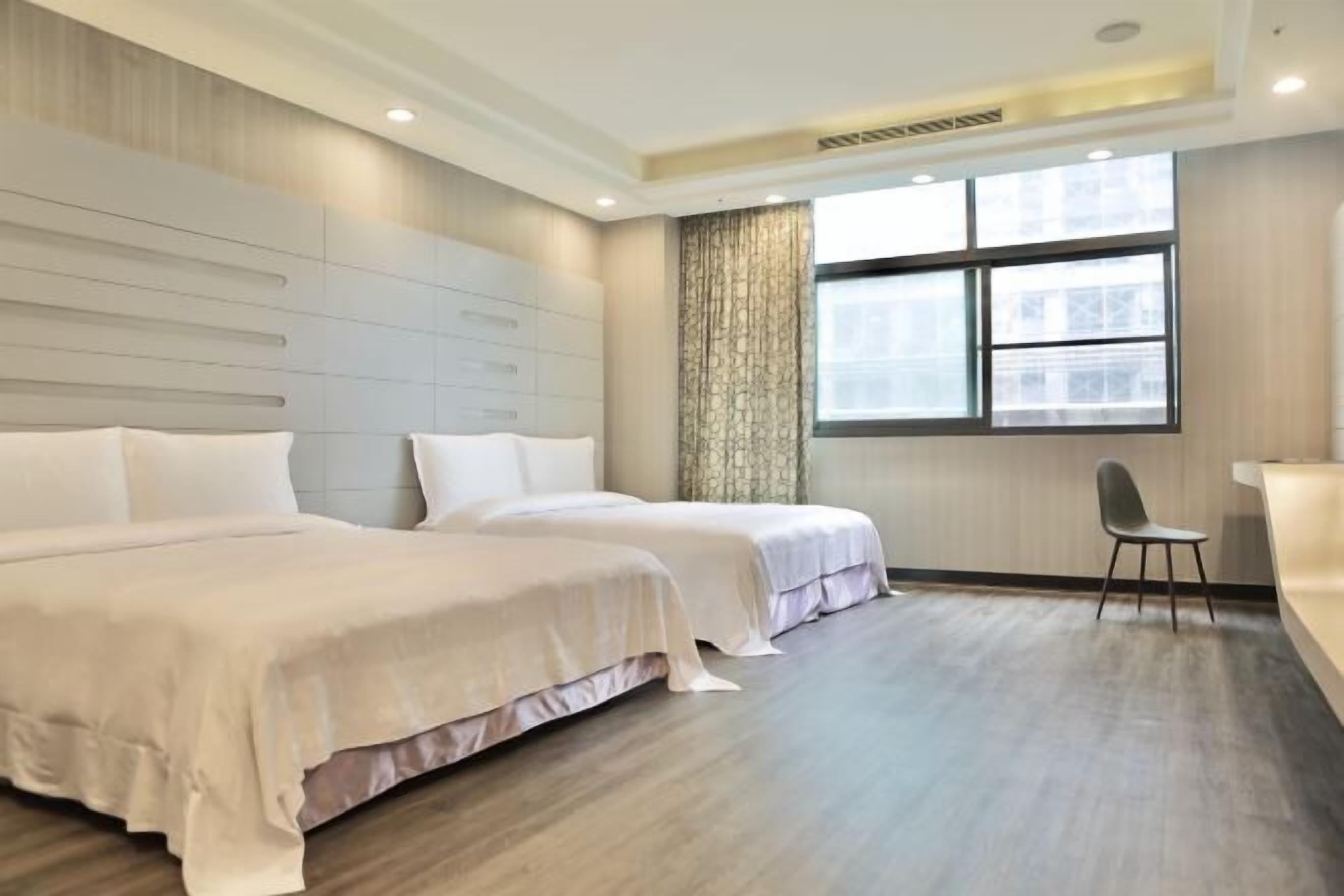 Couette en duvet d'oie, surmatelas, minibar, décoration personnalisée