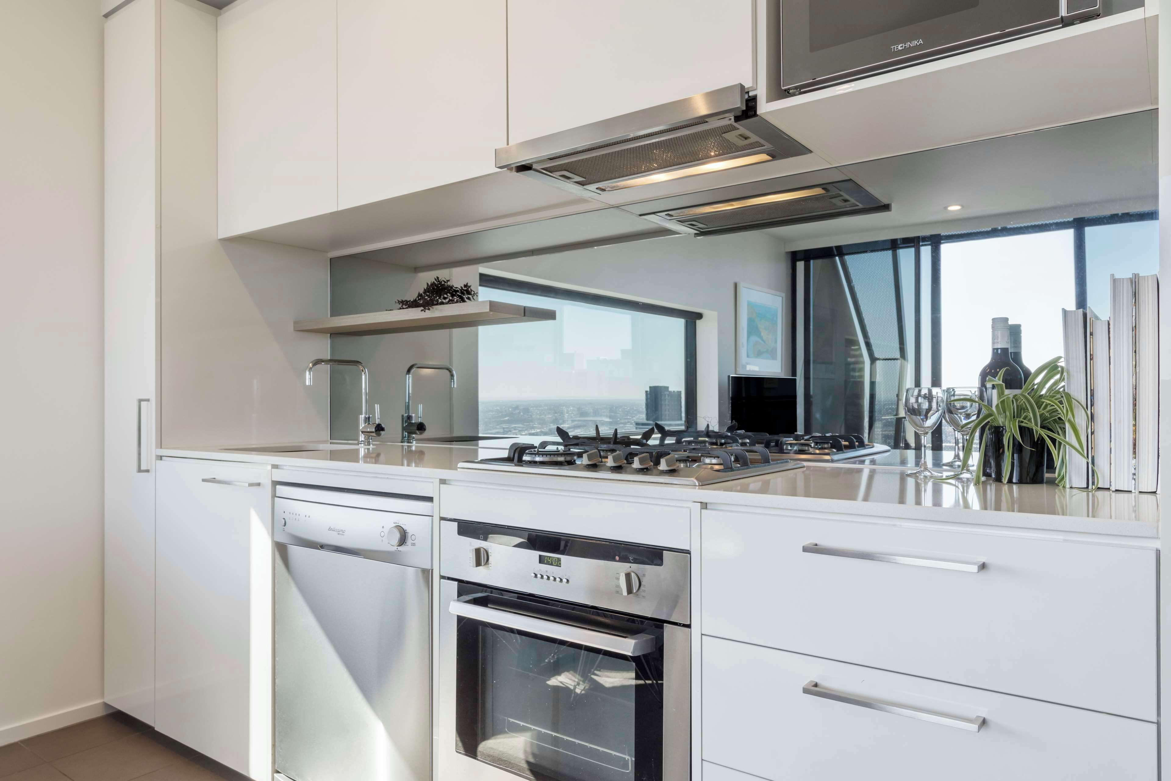 Full-size fridge, microwave, stovetop, dishwasher