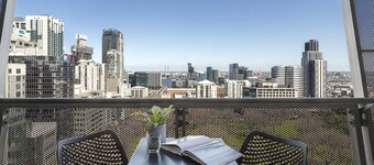 Oaks Melbourne on William Suites