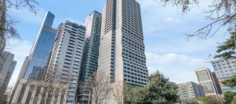 Oaks Melbourne on William Suites