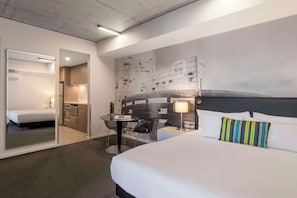 1 dormitorio, caja fuerte, escritorio