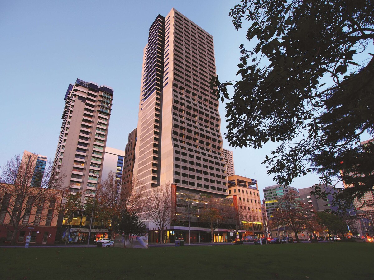 Oaks Melbourne on William Suites