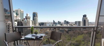 Oaks Melbourne on William Suites