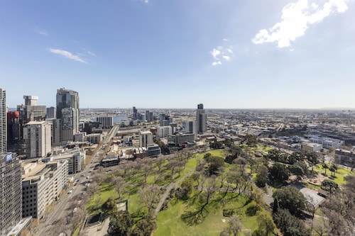 Oaks Melbourne on William Suites