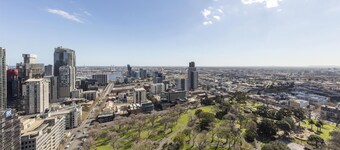 Oaks Melbourne on William Suites