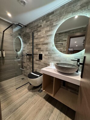 Single Room, Patio | Bathroom | Shower, free toiletries, hair dryer, slippers - Pension Dafni (Nafplio)