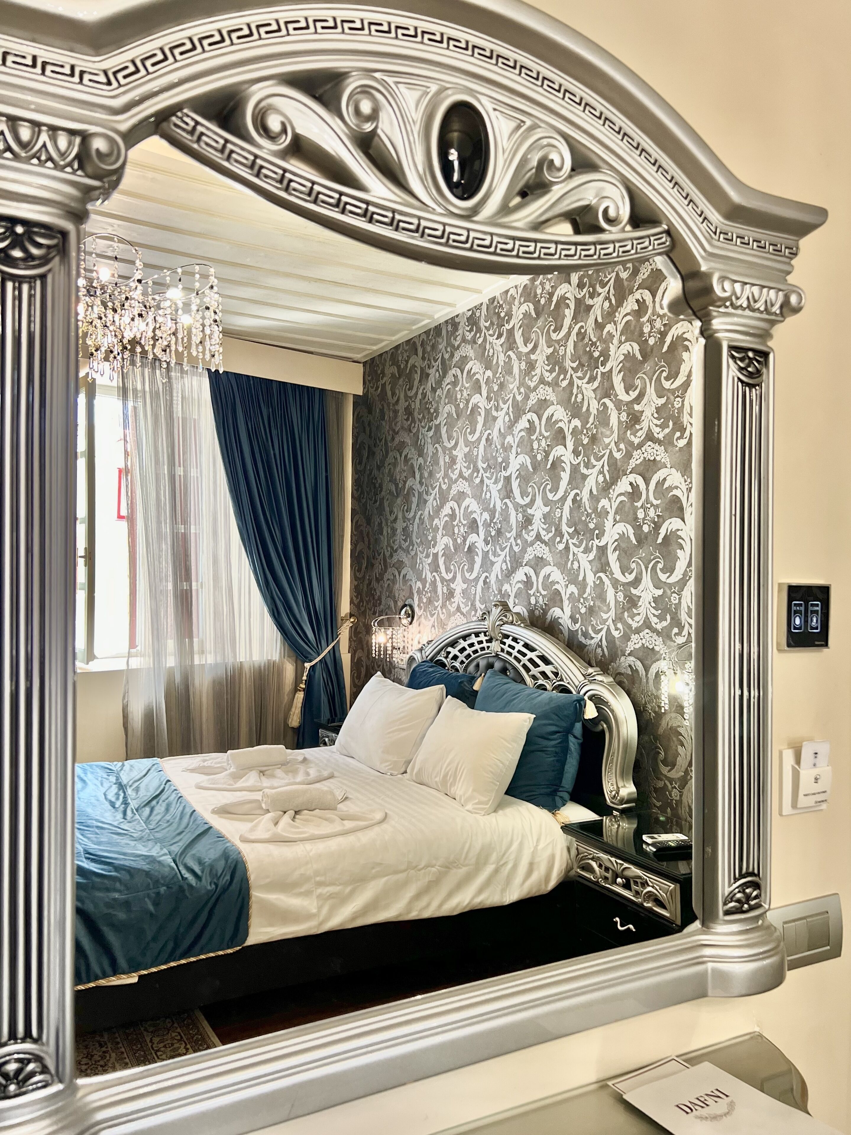 Caja de seguridad en la habitación y sistema de insonorización 