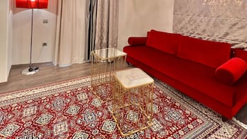 Junior Suite | 1 bedroom, in-room safe, soundproofing, iron/ironing board