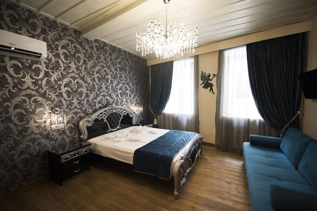 1 slaapkamer, een kluis op de kamer, geluiddichte muren