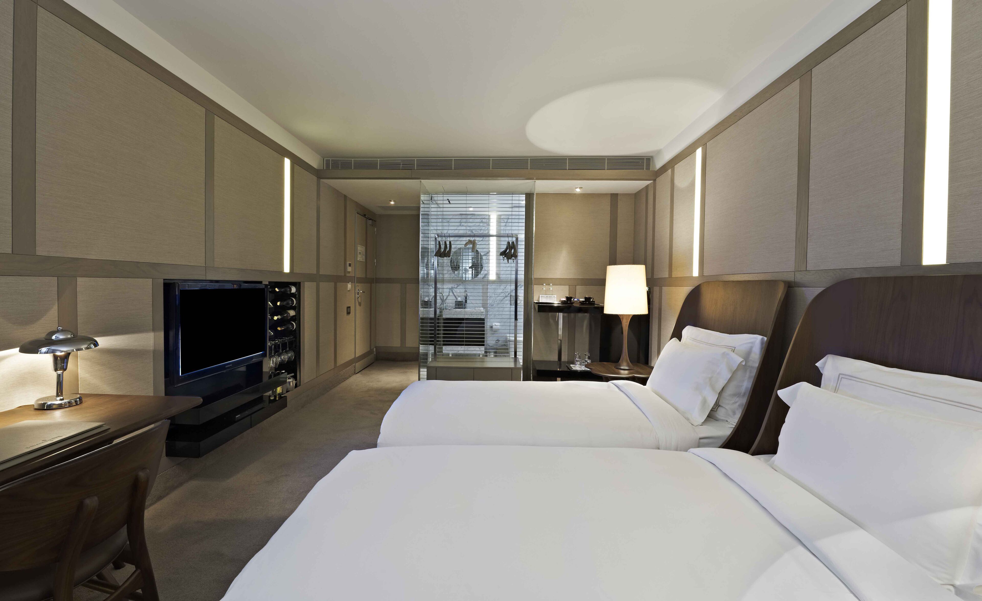 superior room, 2 twin beds | 1 bedroom, minibar, in-room safe, desk