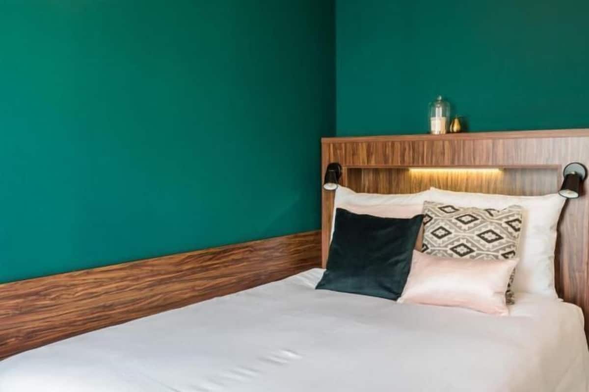 Caja de seguridad en la habitación, wifi gratis y ropa de cama
