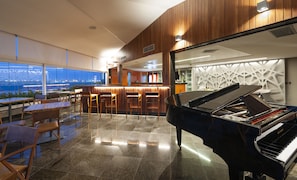 Piano bar