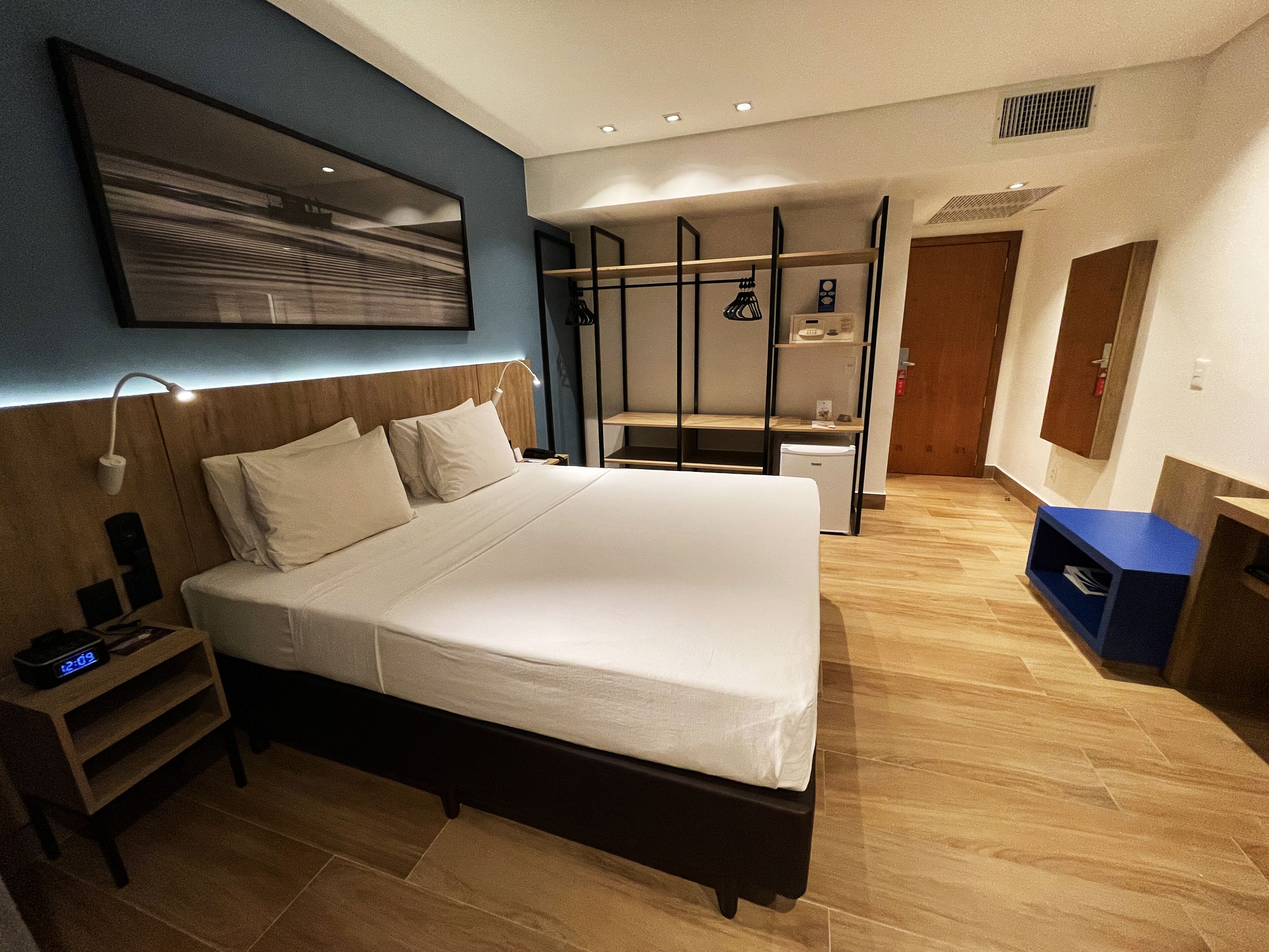 Quarto casal standard, 1 cama de casal | Escrivaninha, Wi-Fi de cortesia