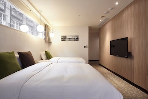Habitación triple Deluxe | Ropa de cama de alta calidad, edredones de plumas, caja fuerte