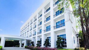 Front of property - La Vie En Rose Hotel (Chiang Rai)